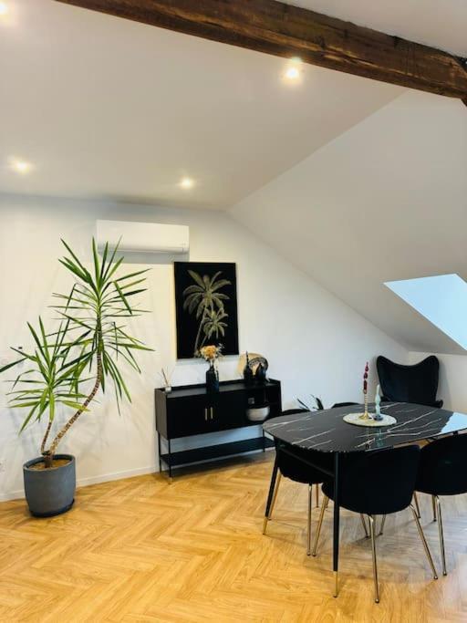L Emeraude Apartment